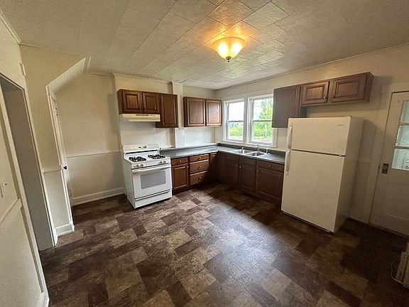 2nd image of 1673 W 15th St