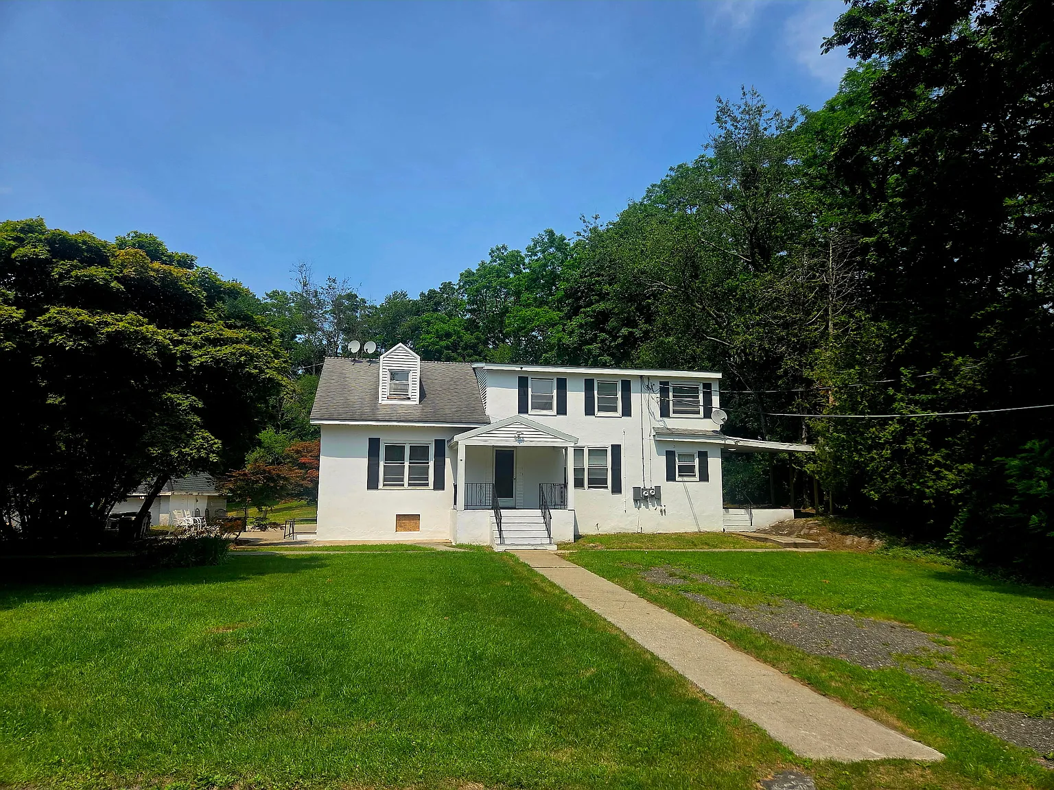 3 bed, 2500 sqft, $3,950 — Photo 1