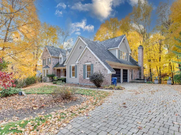 813 Fox Glen Dr, St Charles, IL 60174