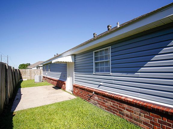 2nd image of 3757 Newcastle Dr