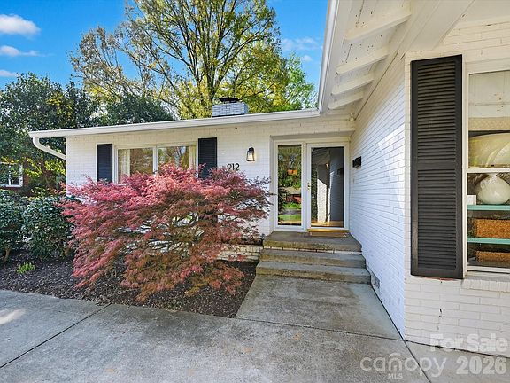 3rd image of 912 Sewickley Dr