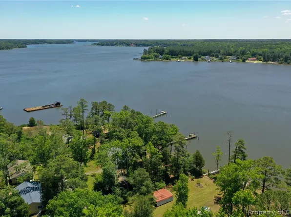 39 Lakeside Dr #185, Hartfield, VA 23071