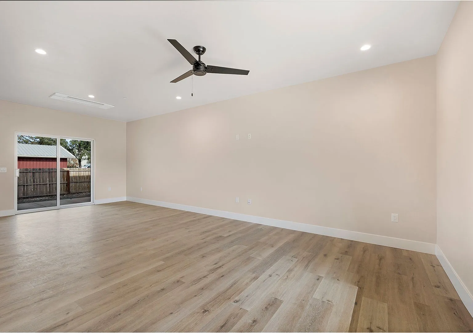 Floral East Apartment Homes — Photo 4