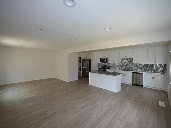 4th image of 4462 Illinois St #4468-1/2