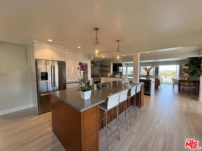 200 Larsson St — Photo 6