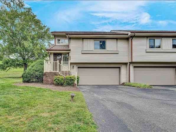 8525 Muirfield Cir, Roanoke, VA 24019