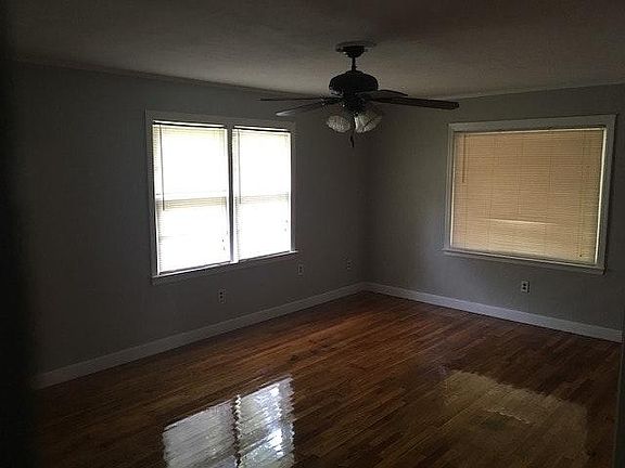 3rd image of 591 Westmoreland Pl