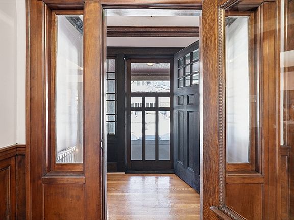 3rd image of 35 Spruceland Ave