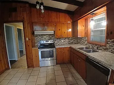 111 Tulip St — Photo 2