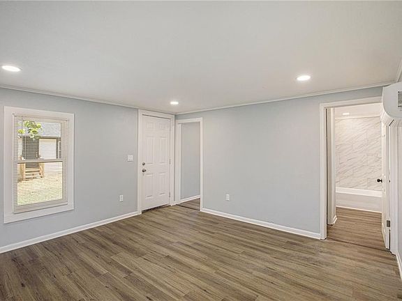 5th image of 110 S Neconi Ave