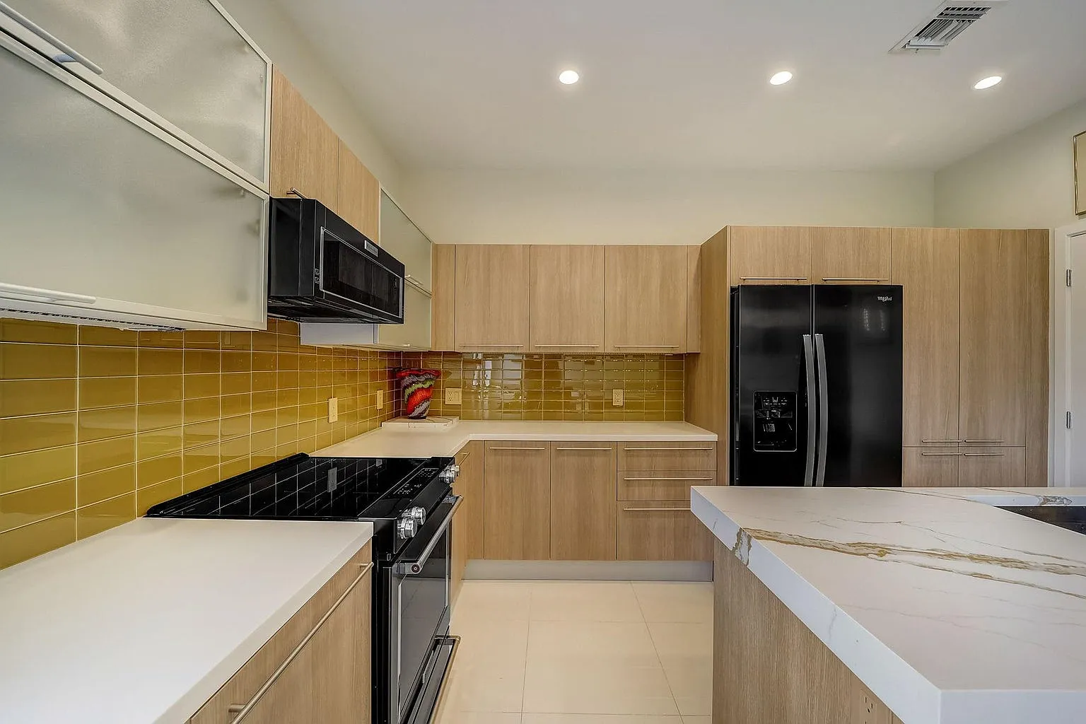 3 bed, 2606 sqft, $6,000 — Photo 1