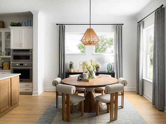 The Trailwind - Dining Room