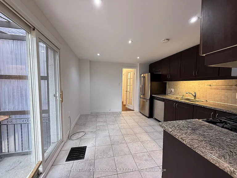 457 Ossington Ave — Photo 8