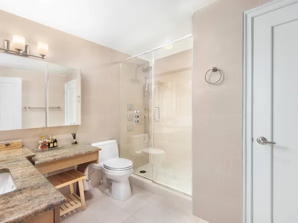 300 East 40th Street image 7 of 14