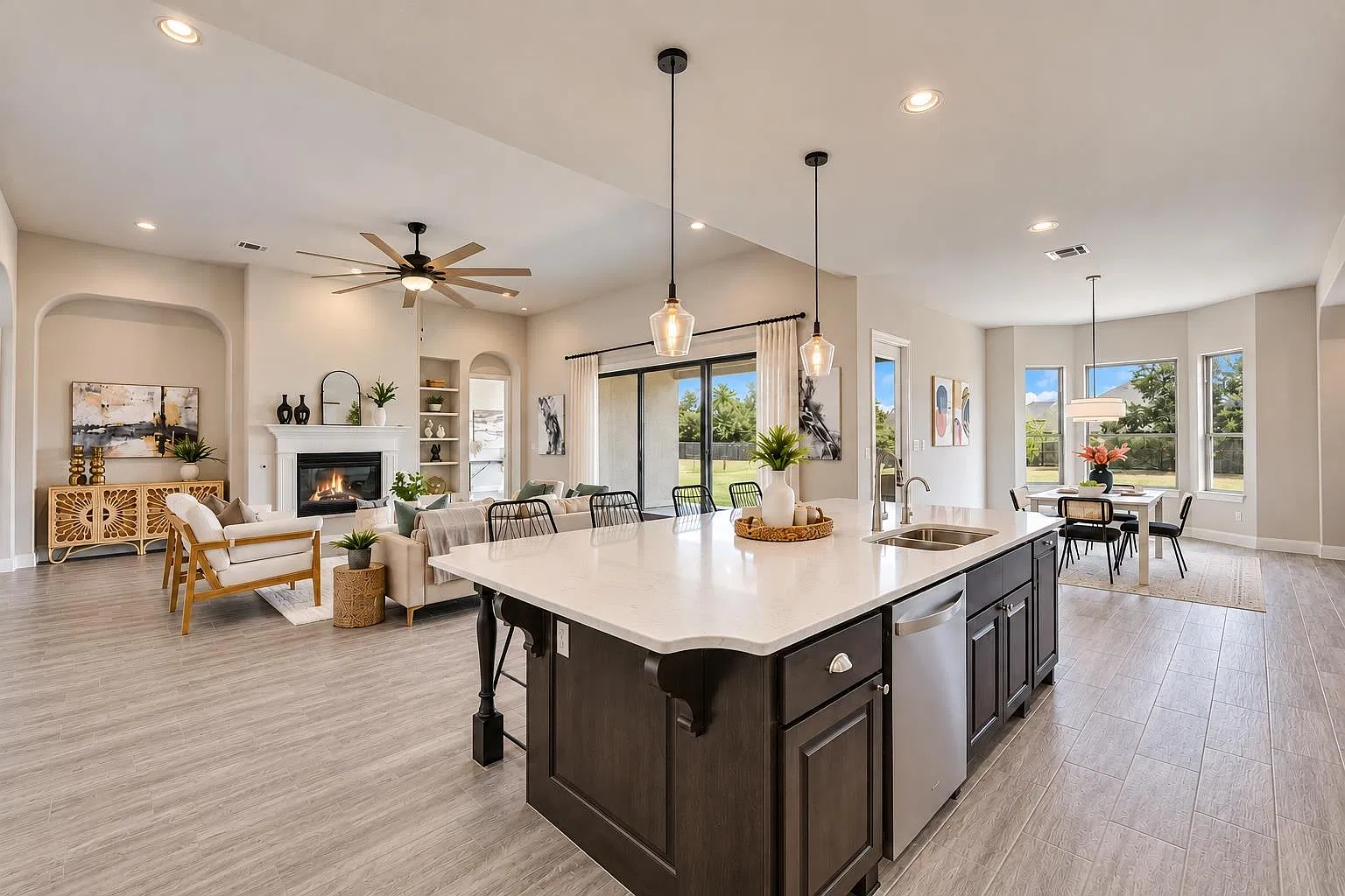 5 bed, 4.5 bath, 4275 sqft, $6,250 — Photo 3