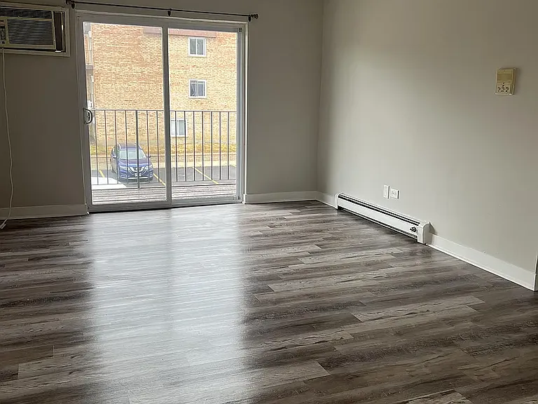 333 Hawthorne Cir #5 — Photo 3