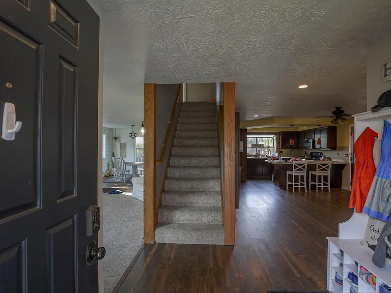 1555 SW Gilson Ct — Photo 5