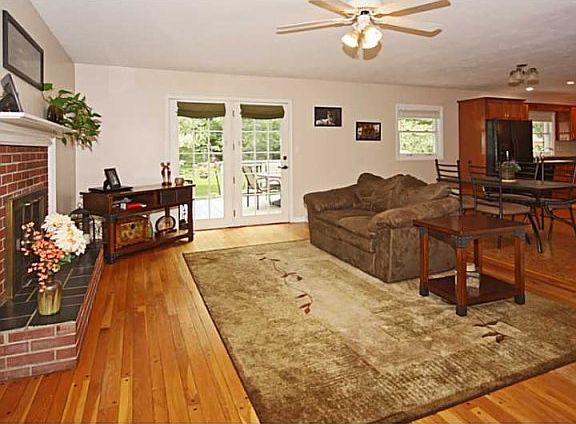 5th image of 632 Mulford Ct