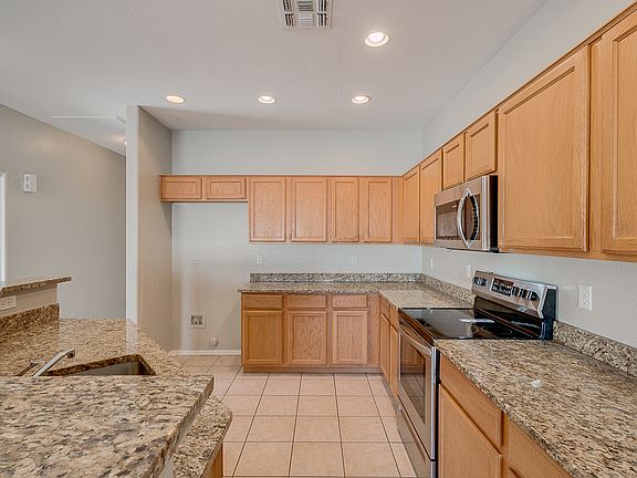 3rd image of 4983 S Ithica St