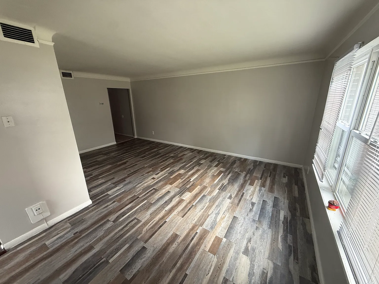 1 bed, 925 sqft, $1,150 — Photo 2