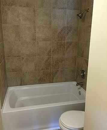 5th image of 409 Lowell St