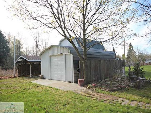 4th image of 15891 Burton St