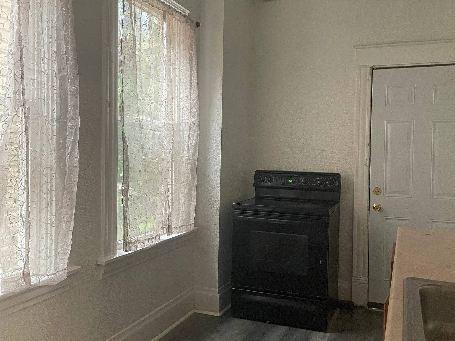 1 bed, 850 sqft, $995 — Photo 4