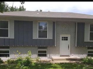 902 Sunset Strip St, Excelsior Springs, MO 64024