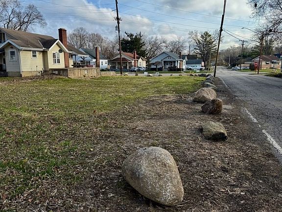 3rd image of 3901 Old Riverside Dr