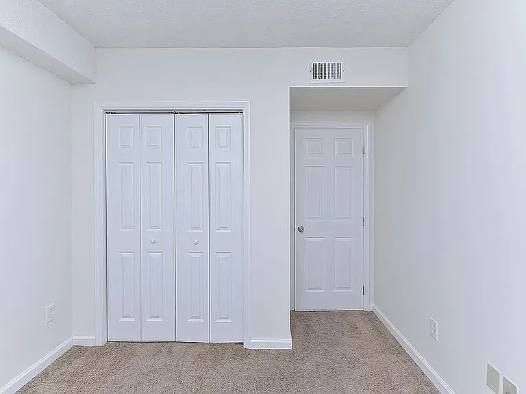 2009 Greene St #302 — Photo 6