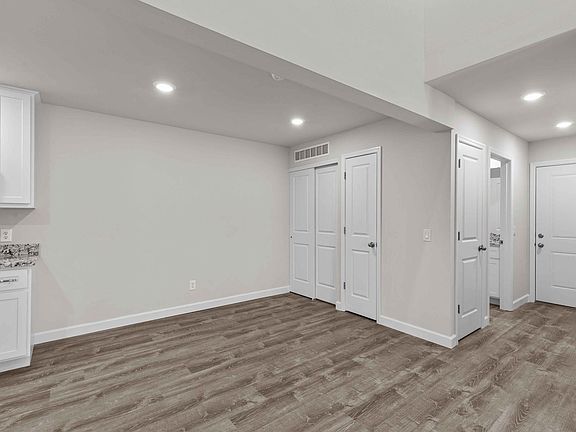5th image of 1902 Sherman Square Dr #0