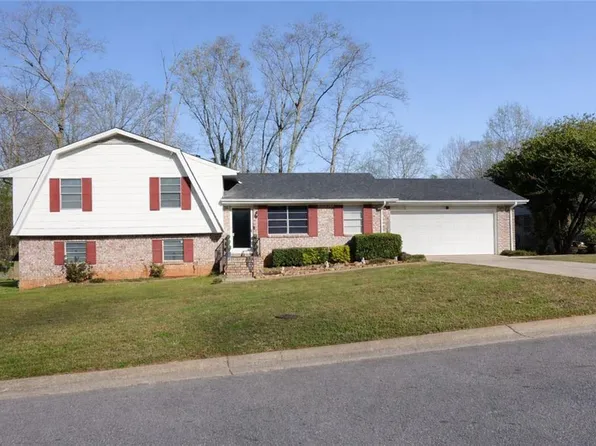 651 Mincey Woods Ct, Stone Mountain, GA 30087