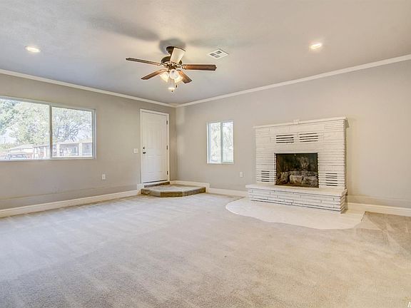 3rd image of 490 Lampasas Ave