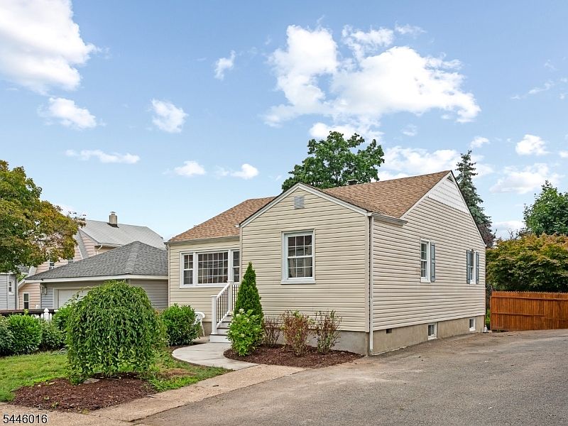 1st image of 27 Kenter Pl