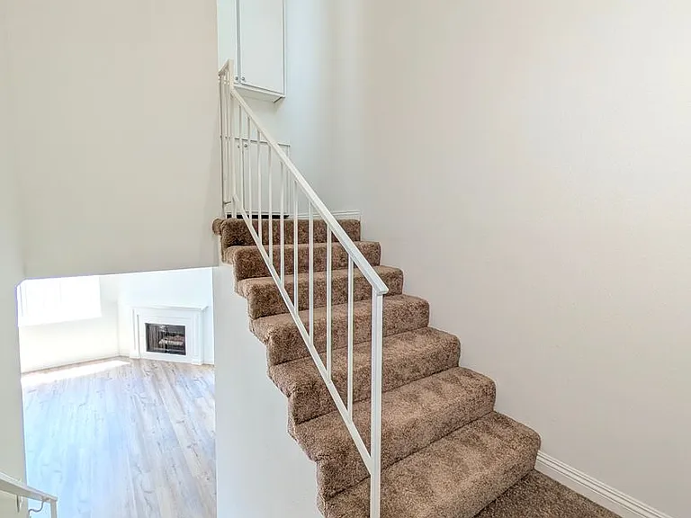 Chateau Lamont Apartments — Photo 15