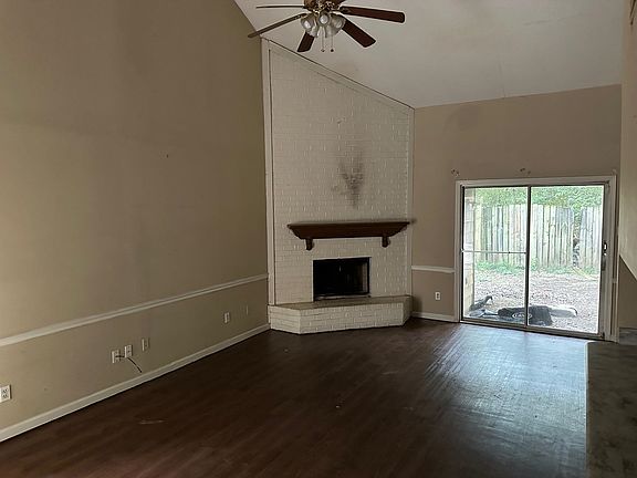 2nd image of 3689 Hyacinth Dr