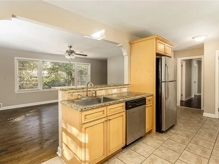 2720 Stonecreek Rd SE — Photo 10