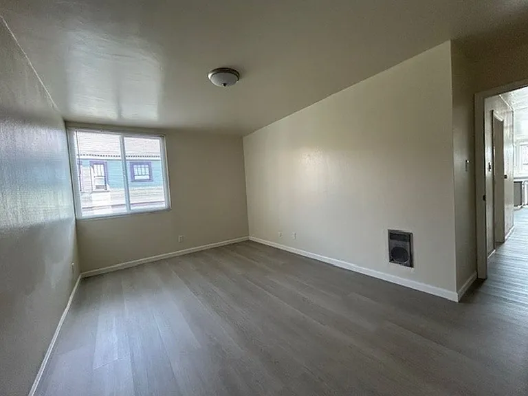 2024 Vine St #2A — Photo 16
