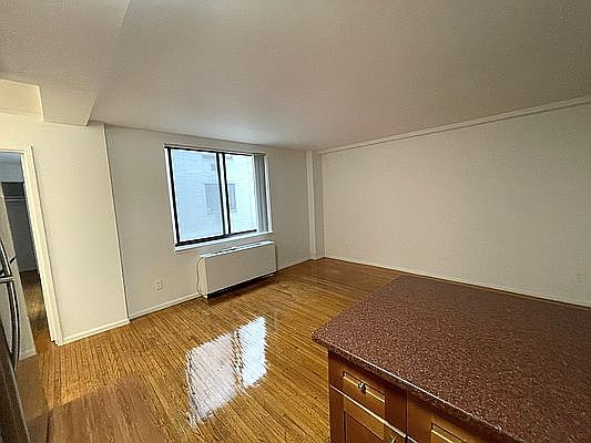4th image of 121 E 12th St APT 2F
