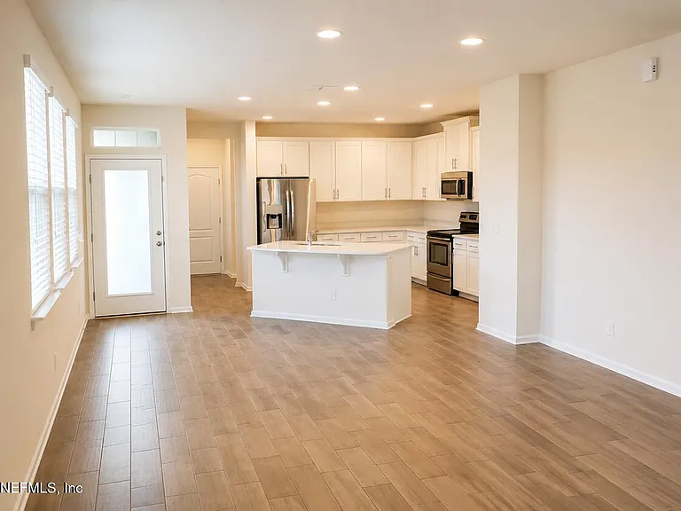 179 Servia Dr — Photo 3