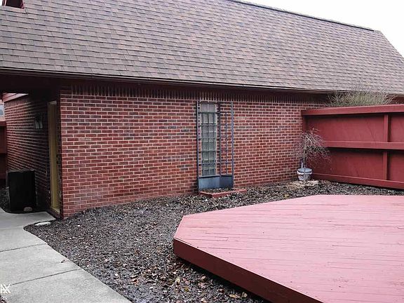 2nd image of 42156 Lochmoor St