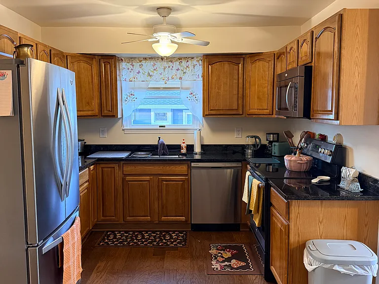 Wood cabinets and Granite countertops.
Dishwasher, Refrigerator, Stove, Built in Microwave, Stand alone Mixer, Ice Machine, Crockpot, Dutch Oven, and many more little touches to make you feel at home.