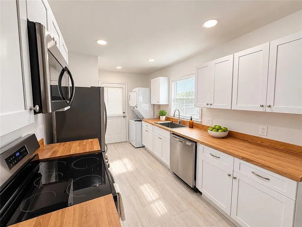 3 bed, 1.0 bath, 1050 sqft, $1,850 — Photo 4