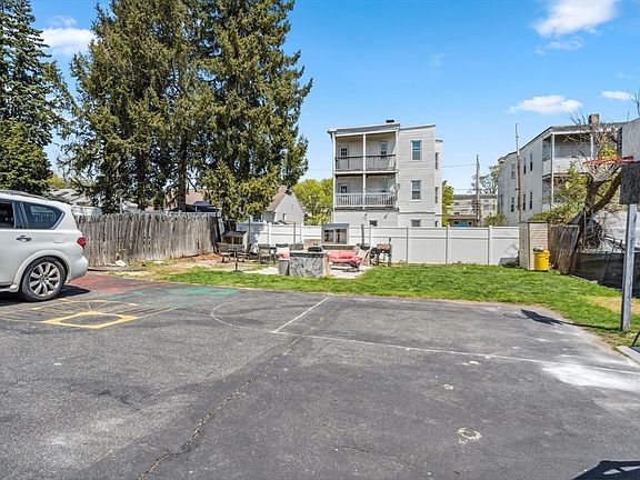 5th image of 197 Mountain Ave