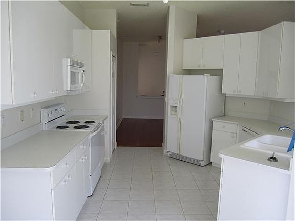 5th image of 805 SW Saint Andrews Cv