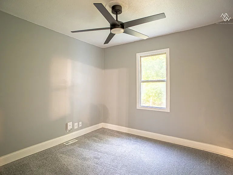 6041 Jackson Ave — Photo 12