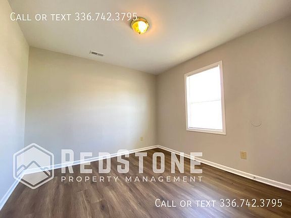 4th image of 1110 Chandler Ave