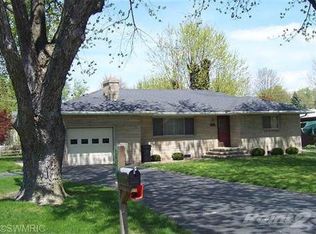 751 Miller Ln, Saint Joseph, MI 49085
