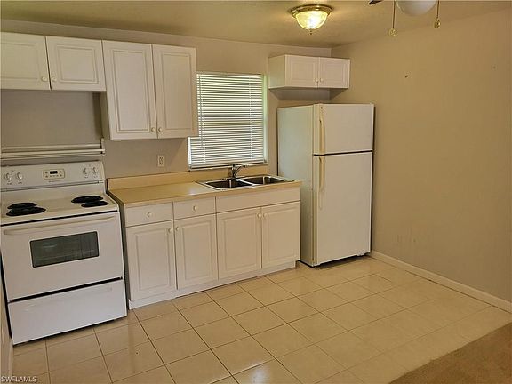 3rd image of 10242 Carolina St