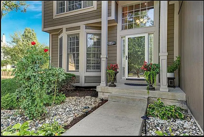 4 bed, 2785 sqft, $3,499 — Photo 2